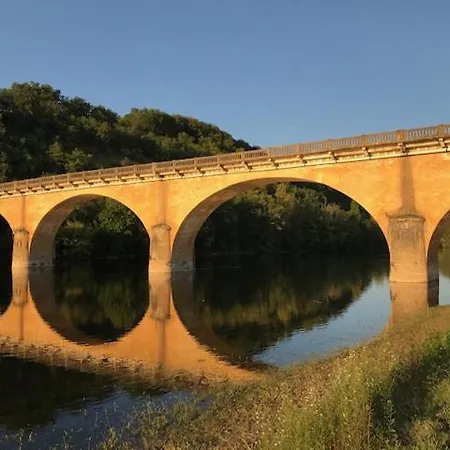 La Maison Magique לינה וארוחת בוקר Saint-Chamassy