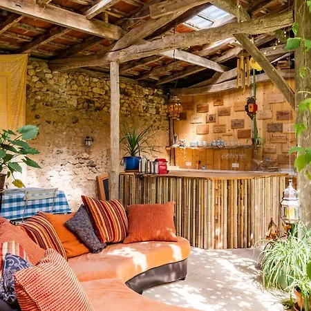 לינה וארוחת בוקר La Maison Magique