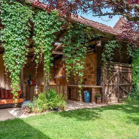 לינה וארוחת בוקר La Maison Magique 4*