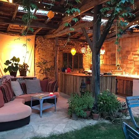 La Maison Magique לינה וארוחת בוקר Saint-Chamassy