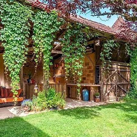 Bed & Breakfast La Maison Magique 4*