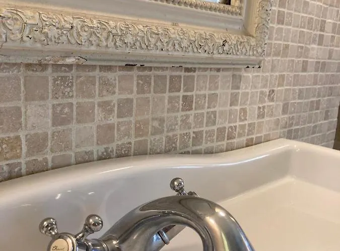 فندق مبيت وإفطار La Maison Magique Saint-Chamassy